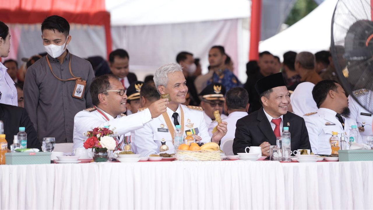Festival Makassar Kota Makan Enak Warnai Puncak Hari Otda ke- XXVII, Kepala Daerah se-Indonesia Nikmati Coto Makassar
