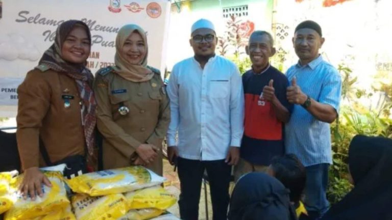 Camat Wajo Bagi Sembako Masyarakat Kurang Mampu di Kelurahan Mampu & Pattunuang 10 Camat Wajo Bagi Sembako Masyarakat Kurang Mampu di Kelurahan Mampu & Pattunuang