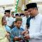 Usai Salat Berjamaah di Takalar, Gubernur Andi Sudirman Diserbu Anak-Anak