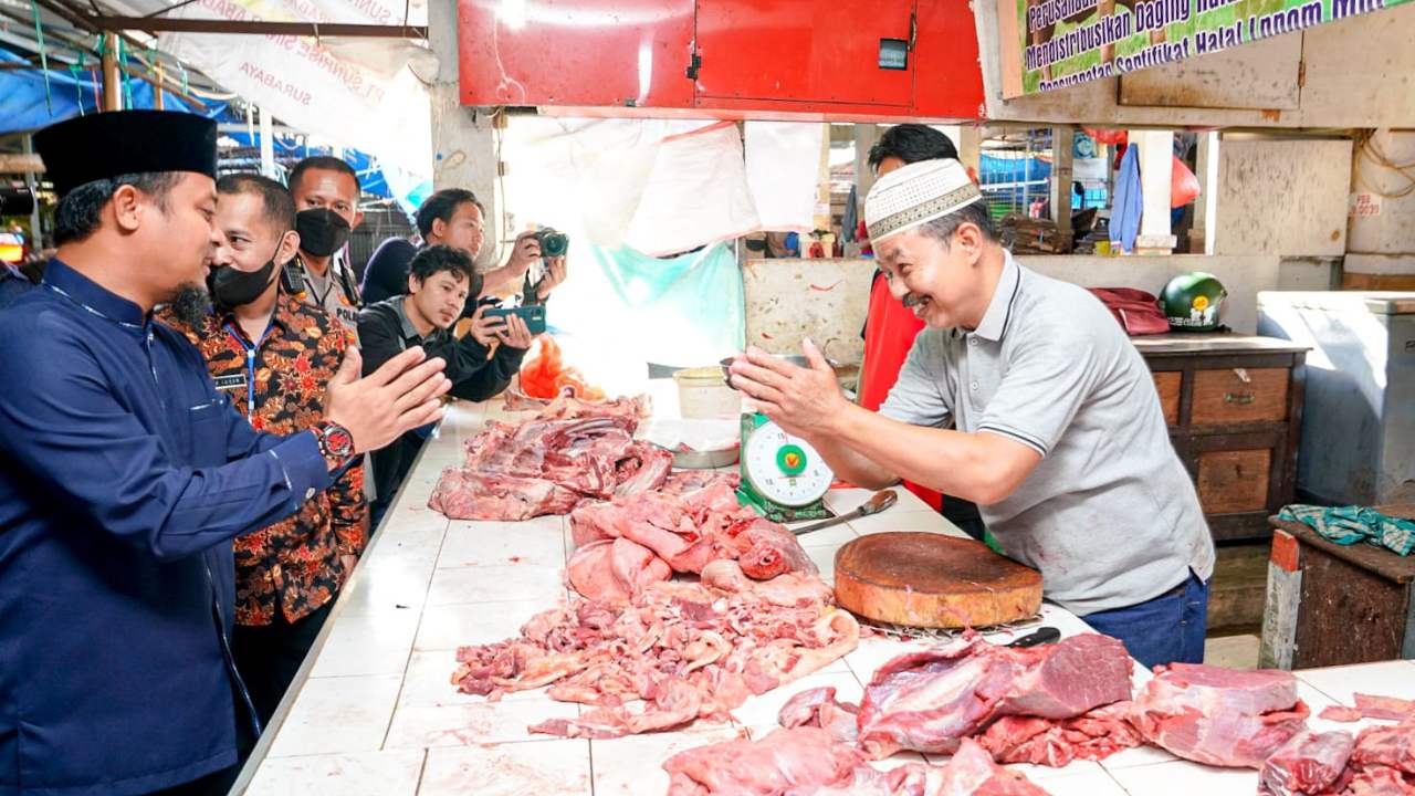 Jelang Lebaran, Gubernur Andi Sudirman Sidak Pasar Pastikan Harga & Ketersedian Bapok 3 Jelang Lebaran, Gubernur Andi Sudirman Sidak Pasar Pastikan Harga & Ketersedian Bapok