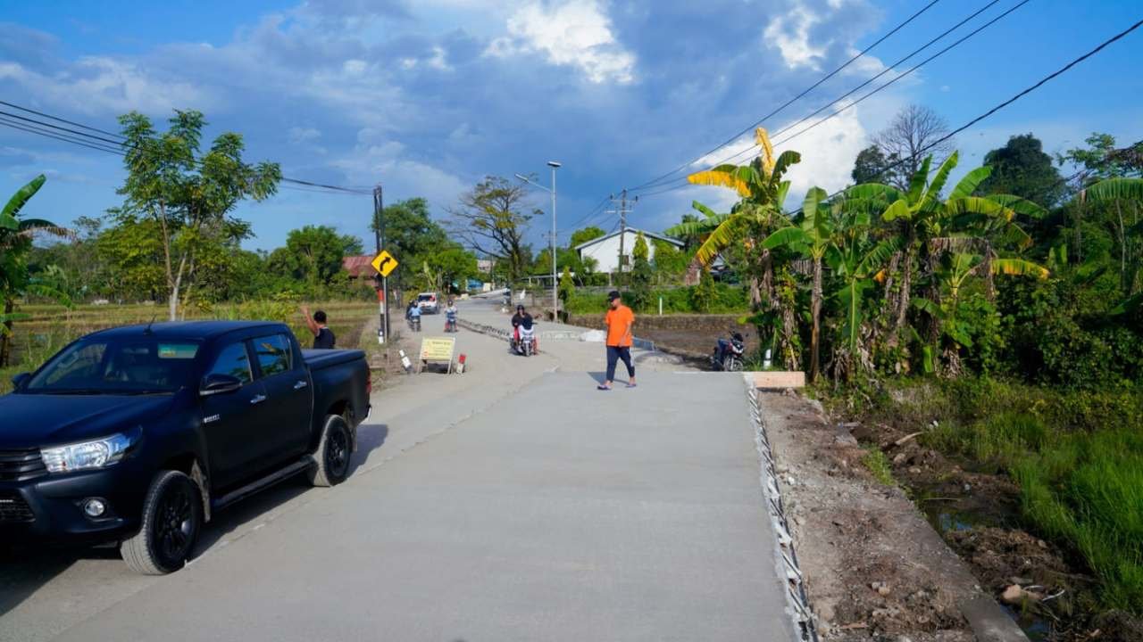 Gubernur Tinjau Progres Ruas Jalan Burung-Burung – Bili-Bili di Gowa