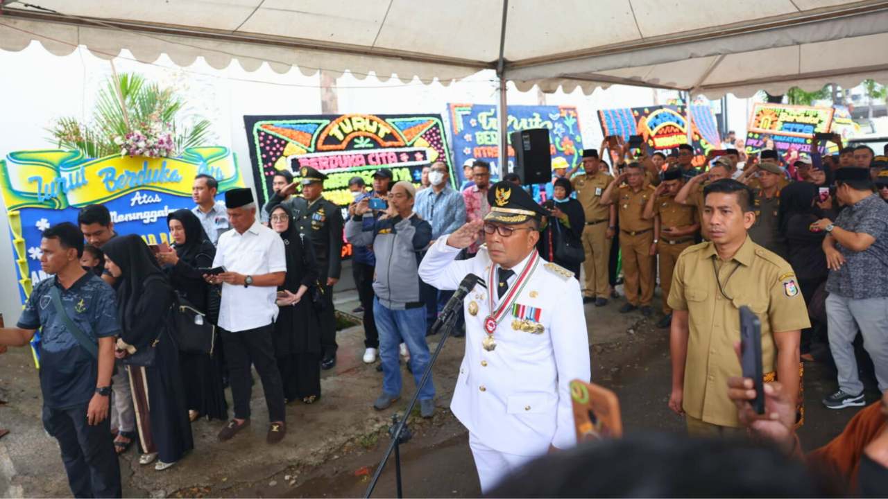Wali Kota Danny Pomanto Pimpin Pelepasan dan Persemayaman Almarhum Rapsel Ali secara Militer