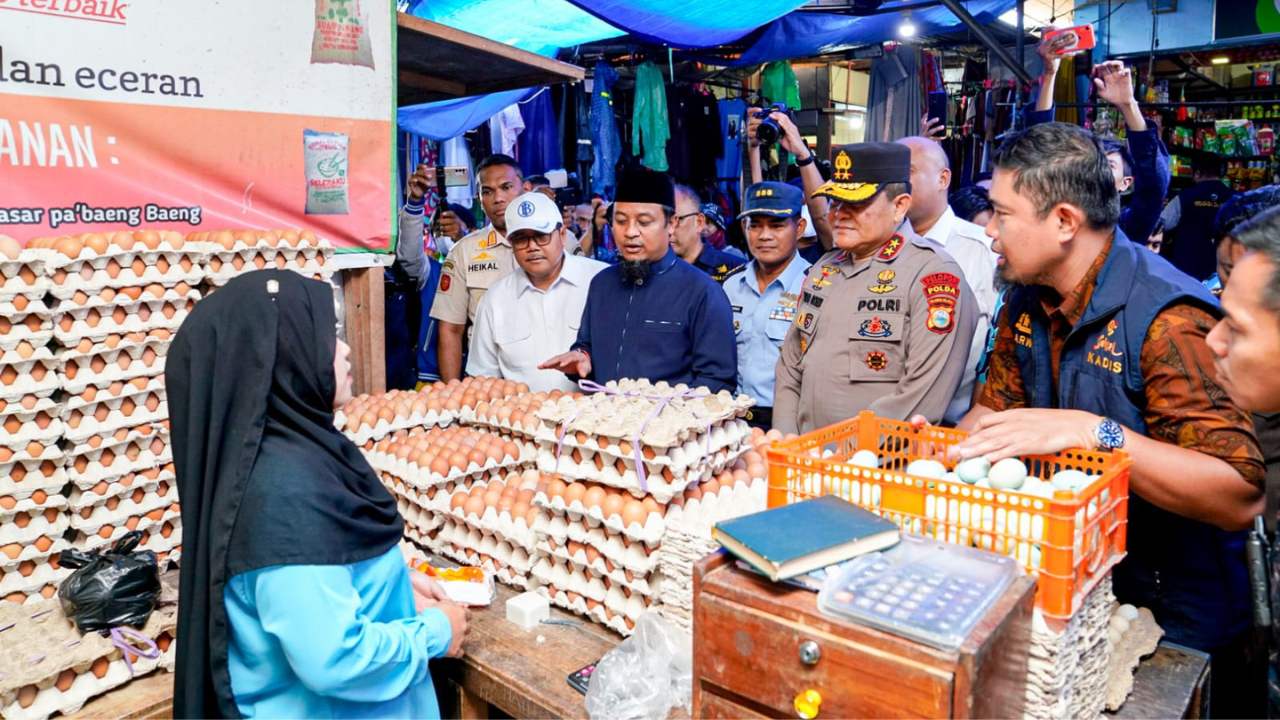 Jelang Lebaran, Gubernur Andi Sudirman Sidak Pasar Pastikan Harga & Ketersedian Bapok