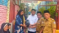 Distaru Makassar Serahkan 50 Paket Sembako di Longwis Kelurahan Mattoanging