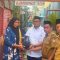 Distaru Makassar Serahkan 50 Paket Sembako di Longwis Kelurahan Mattoanging