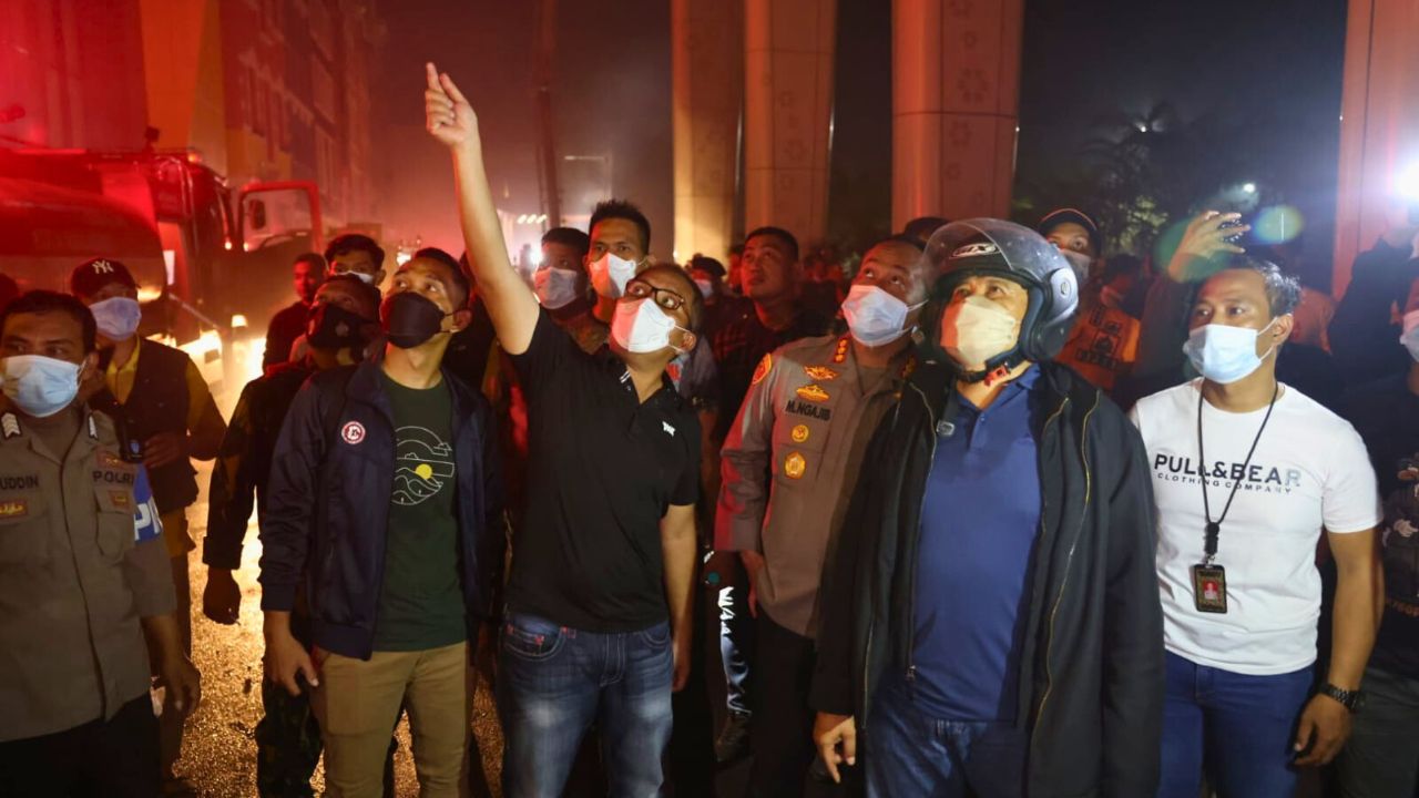 Danny Pomanto Janji Pemkot Makassar Tanggung Biaya Pengobatan Korban Kebakaran TSM