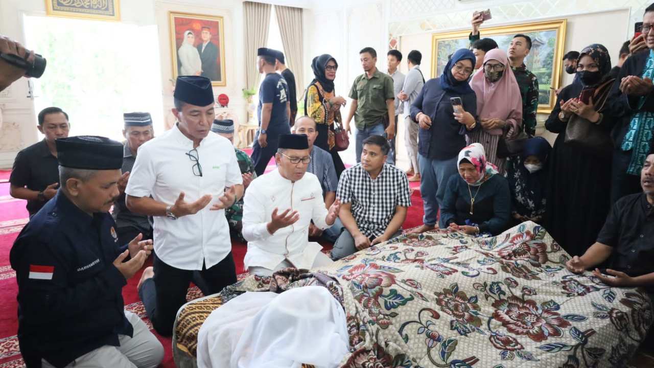 Melayat ke Rumah Duka, Danny Pomanto Sebut Rapsel Ali Sosok Sahabat yang Baik 2 Melayat ke Rumah Duka, Danny Pomanto Sebut Rapsel Ali Sosok Sahabat yang Baik