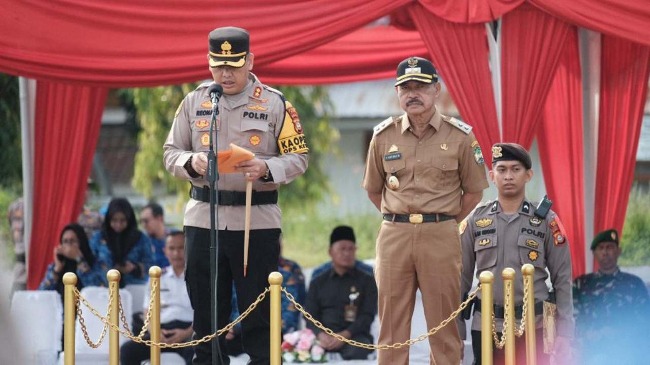 Apel Gelar Pasukan Operasi Ketupat, Wabup Gowa: Semoga Suasana Mudik Aman dan Selamat 2 Apel Gelar Pasukan Operasi Ketupat, Wabup Gowa: Semoga Suasana Mudik Aman dan Selamat