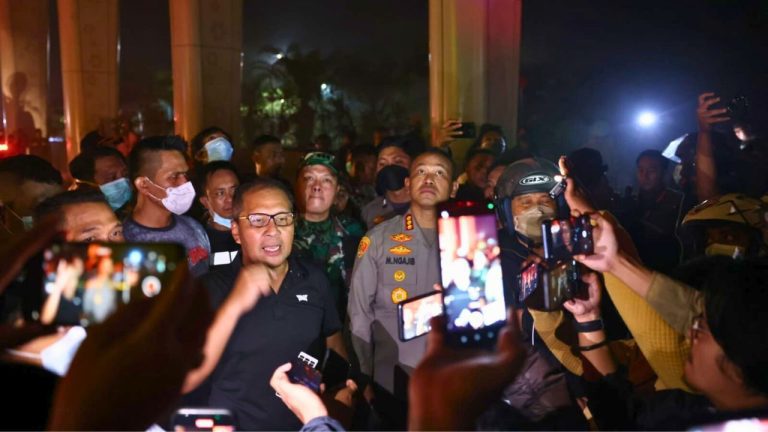 Danny Pomanto Janji Pemkot Makassar Tanggung Biaya Pengobatan Korban Kebakaran TSM 4 Danny Pomanto Janji Pemkot Makassar Tanggung Biaya Pengobatan Korban Kebakaran TSM