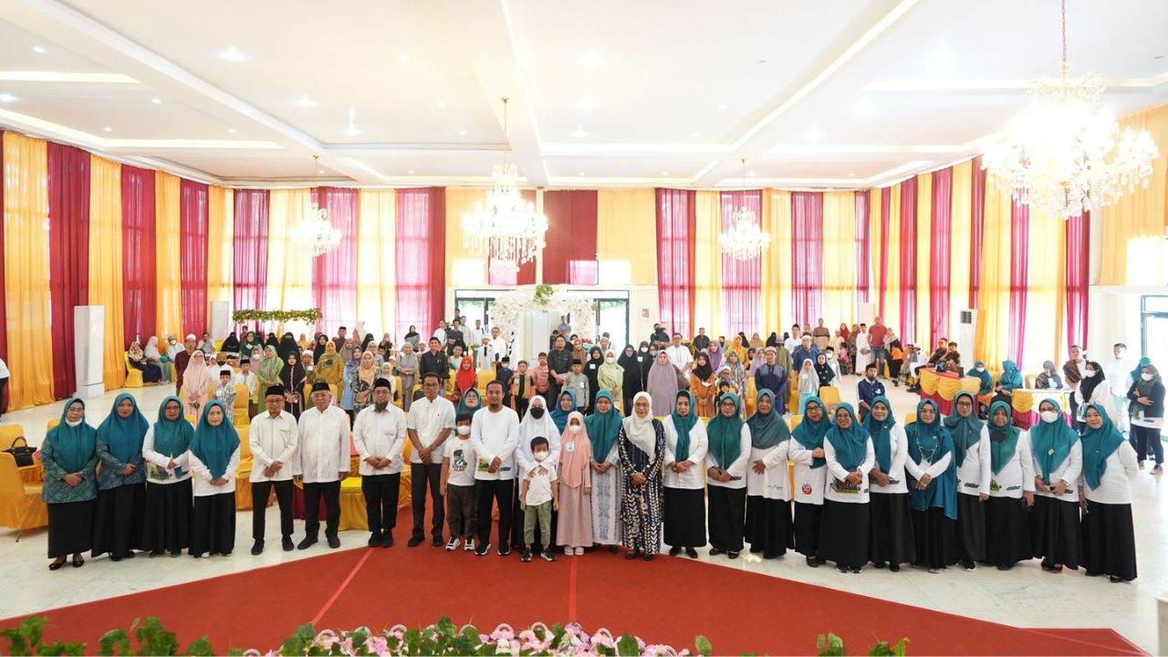 Ketua TP PKK Naoemi Octarina Bersama Gubernur Sulsel Buka Festival Ramadan