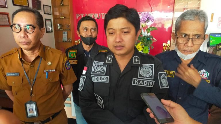 Sidak Perusahaan, Kadisnaker Sulsel Pastikan THR Karyawan Dibayar Sesuai Aturan 3 Kepala Dinas Ketenagakerjaan Pemprov Sulsel, Ardiles Saggaf