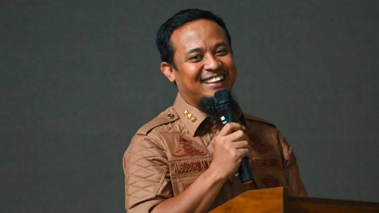 Gubernur Sulsel Andi Sudirman Sulaiman