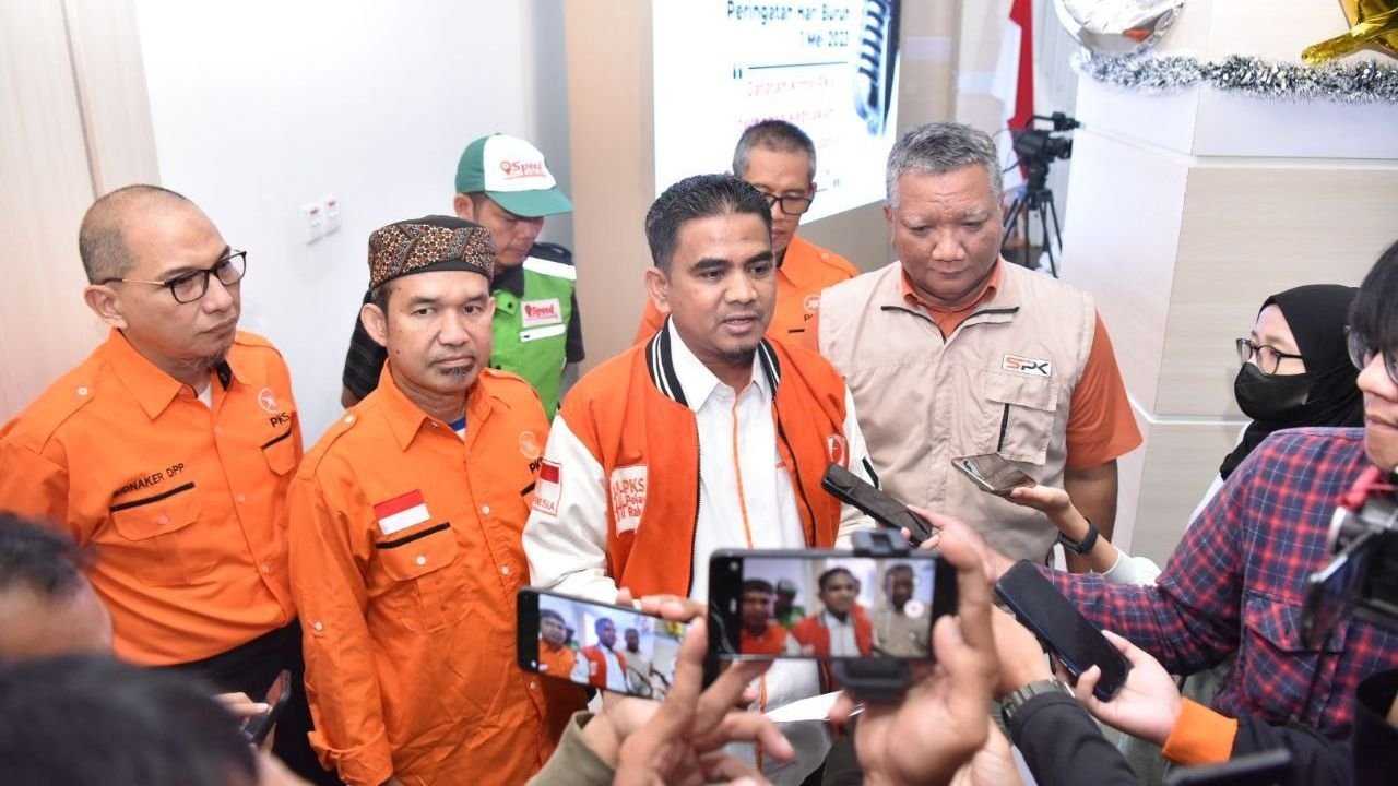 PKS: Rapor Merah Kebijakan Ketenagakerjaan Jokowi