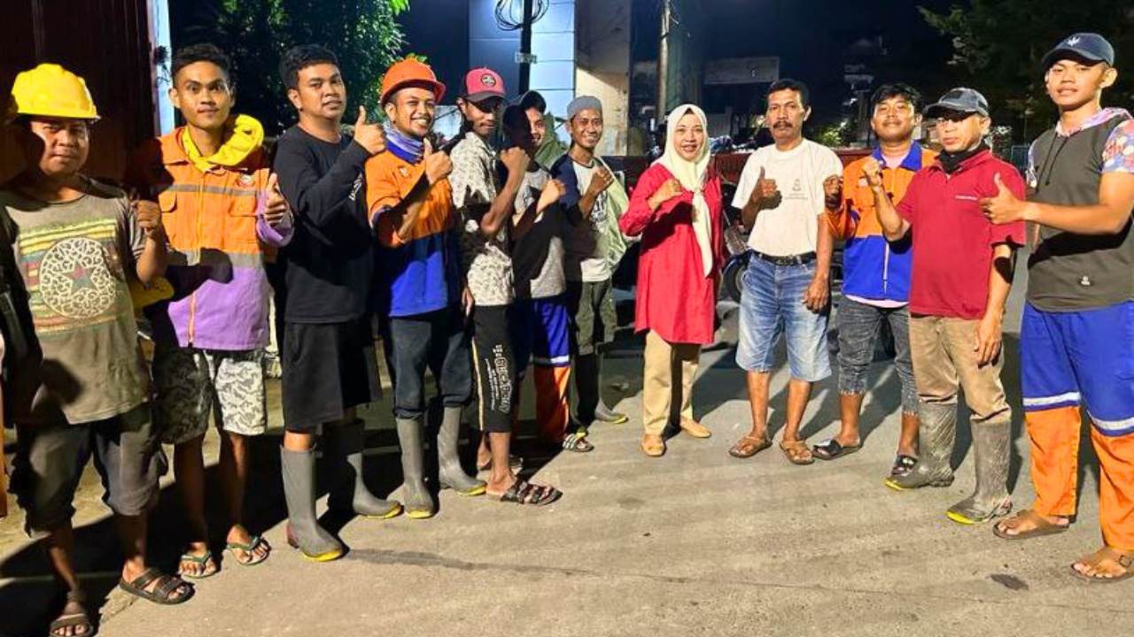 Tak Kenal Waktu Libur, Camat Wajo Pantau dan Pastikan Kebersihan Dilingkungannya
