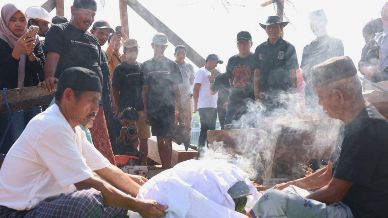 Pantau Progres Pinisi di CPI, Wali Kota Danny Pomanto: Kita Akan Buat Dua Pinisi Lagi 2 Pantau Progres Pinisi di CPI, Wali Kota Danny Pomanto: Kita Akan Buat Dua Pinisi Lagi