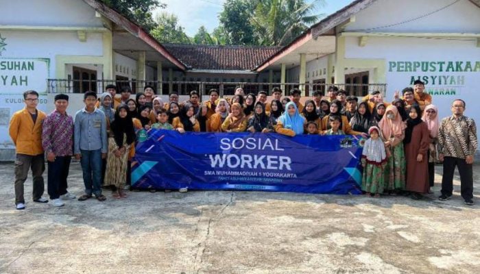 Lewat Social Woker 2023, SMA Muhi Yogyakarta Berbagai Kebahagiaan Untuk Sesama