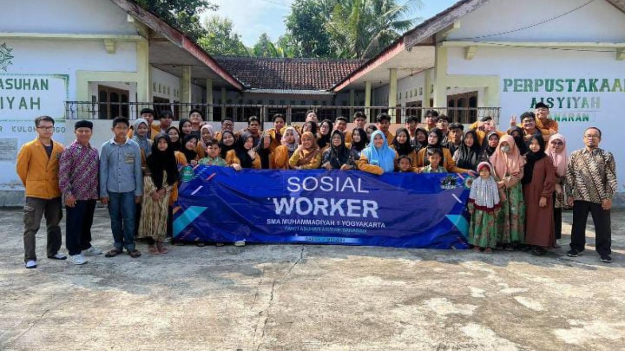 Lewat Social Woker 2023, SMA Muhi Yogyakarta Berbagai Kebahagiaan Untuk Sesama