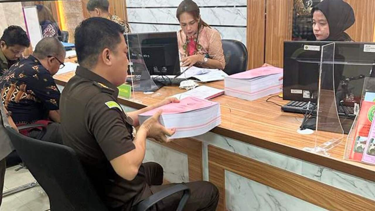 JPU Kejati Sulsel Limpahkan Terdakwa Kasus Dugaan Korupsi PDAM ke PN Makassar