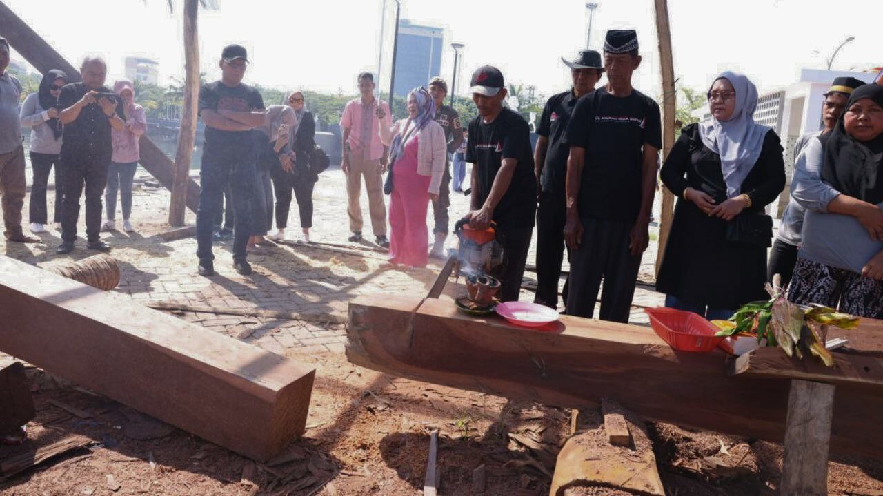 Pantau Progres Pinisi di CPI, Wali Kota Danny Pomanto: Kita Akan Buat Dua Pinisi Lagi