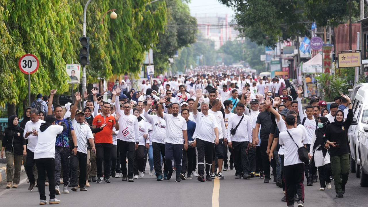 Gubernur Andi Sudirman Jalan Anti Mager Bersama 30 Ribu Masyarakat di Pinrang