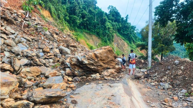 Jalan Poros Batusitanduk-Rantepao yang Longsor di Luwu Sudah Dapat Dilalui Kendaraan