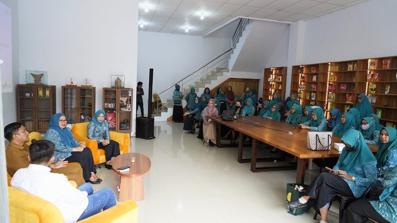 PKK Makassar Kunjungi Inkubator UKM, Diskop: Mendorong UKM Naik Kelas