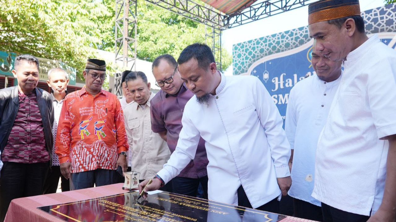 Gubernur Andi Sudirman Resmikan Sekretariat IKA SMAN 6 Makassar 2 Gubernur Andi Sudirman Resmikan Sekretariat IKA SMAN 6 Makassar