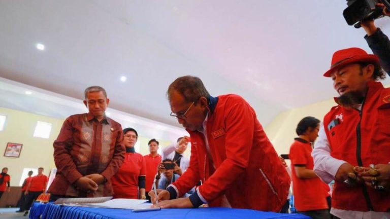 Bupati Wajo Amran dan Ketua IKA Unhas Sulsel Danny Pomanto Kolaborasi-Inisiatif untuk Negeri