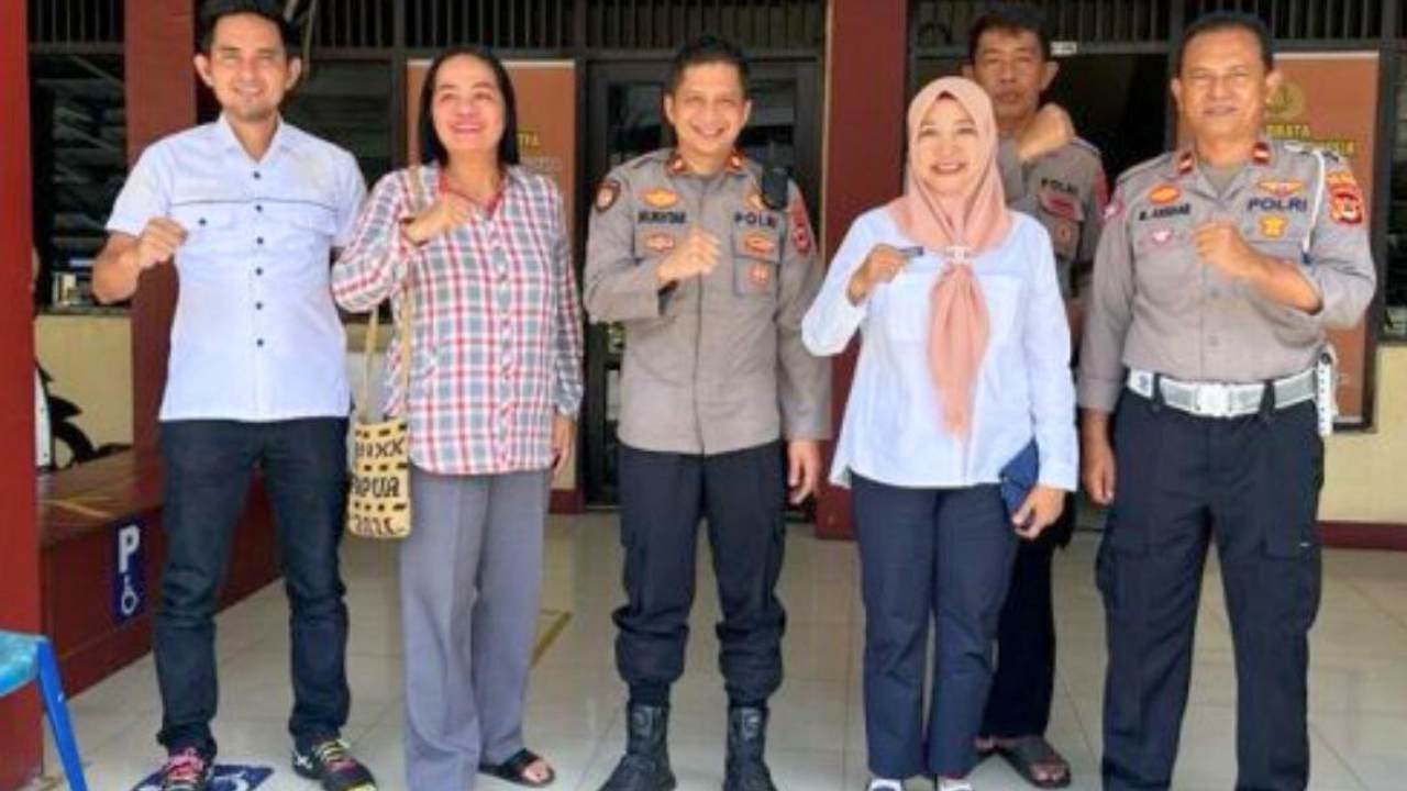 Pastikan Kebersihan Lingkungan, Camat Wajo Pantau Kegiatan Satgas Drainase