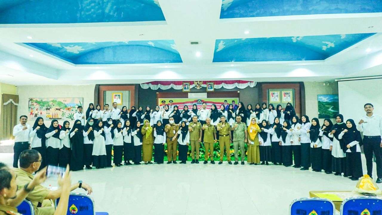Tenaga Kesehatan Formasi 2022 Terima SK PPPK, Begini Pesan Bupati Jeneponto 2 Tenaga Kesehatan Formasi 2022 Terima SK PPPK, Ini Pesan Bupati Jeneponto