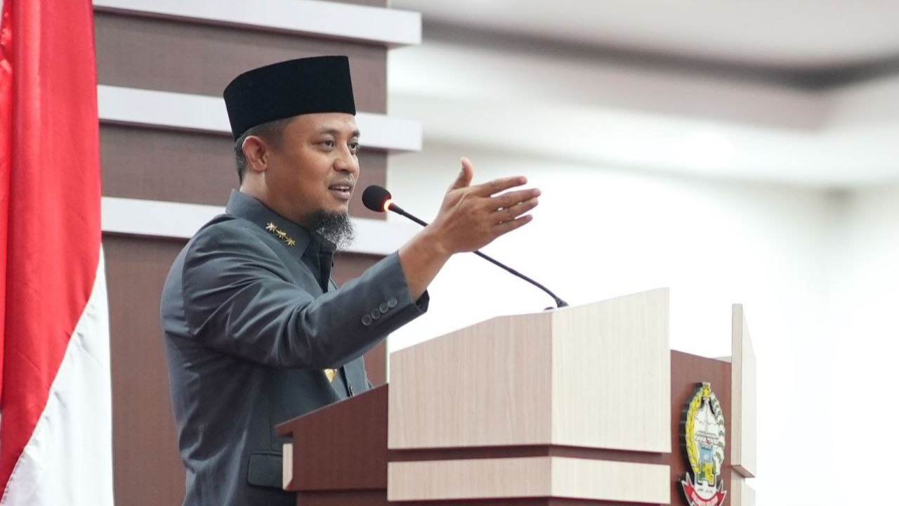 Gubernur Sulsel Terima Rekomendasi DPRD Sulsel Atas LKPJ Tahun Anggaran 2022 2 Gubernur Sulsel Andi Sudirman Sulaiman