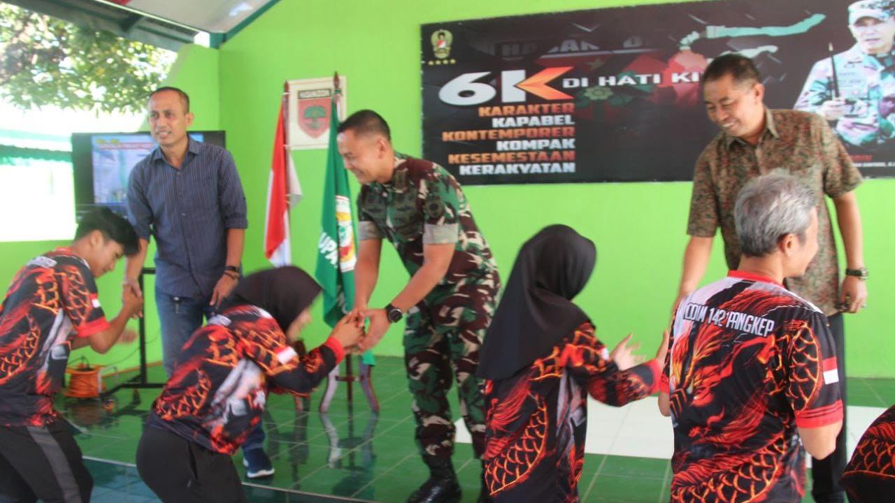 Dandim 1421 Lepas Kontingen Pencak Silat Pangkep ke Ajang Open Tournamen Piala Kasad 2023 2 Dandim 1421 Lepas Kontingen Pencak Silat Pangkep ke Ajang Open Tournamen Piala Kasad 2023