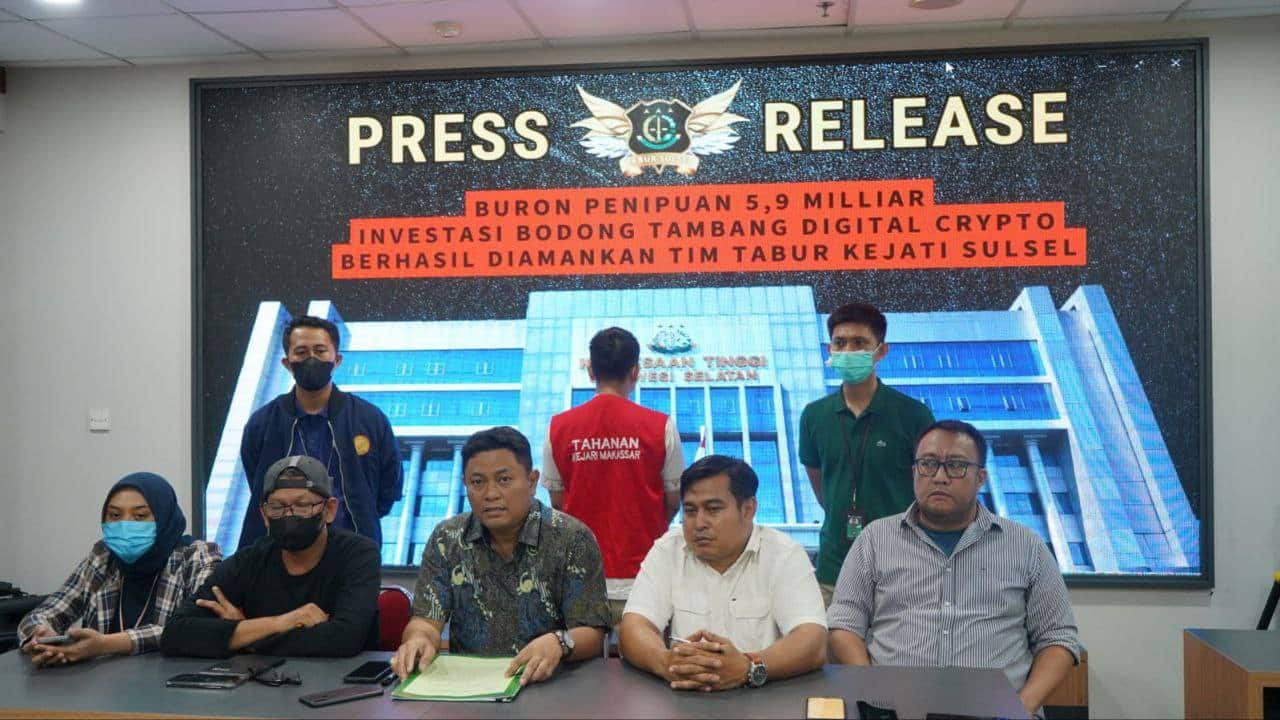 Kejati Sulsel Berhasil Amankan Hamsul HS Buronan Penipuan Investasi Bodong