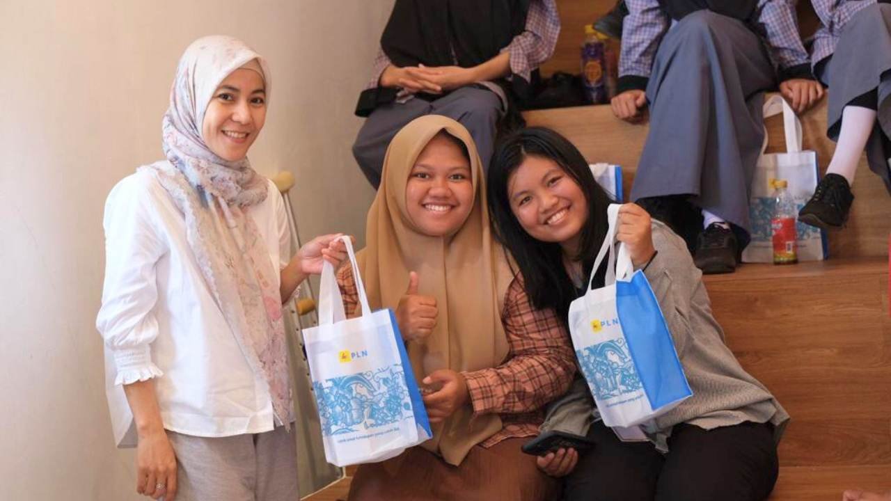 Srikandi PLN Hadirkan PLN Mobile ke Sekolah, Ratusan Pelajar Antusias