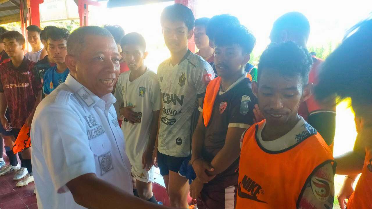 Kadispora Sulsel Semangati Atlet Sepak Bola yang akan Bertanding di Pra PON 2023 2 Kadispora Sulsel Semangati Atlet Sepak Bola yang akan Bertanding di Pra PON 2023