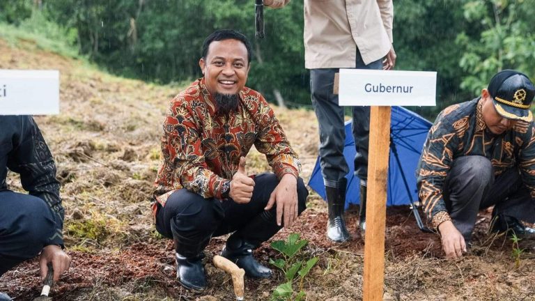 Wajo Kembali Produksi Kokon Setelah 20 Tahun, Bupati Amran: Terima Kasih Pak Gubernur 8 Wajo Kembali Produksi Kokon Setelah 20 Tahun, Bupati Amran: Terima Kasih Pak Gubernur