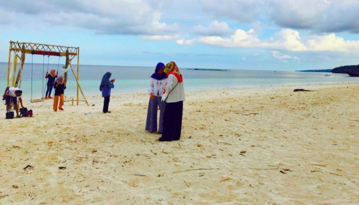 Kadis PMD Sulsel Sebut Desa Lembana Masuk Desa Andalan dengan Pasir Putih yang Cantik