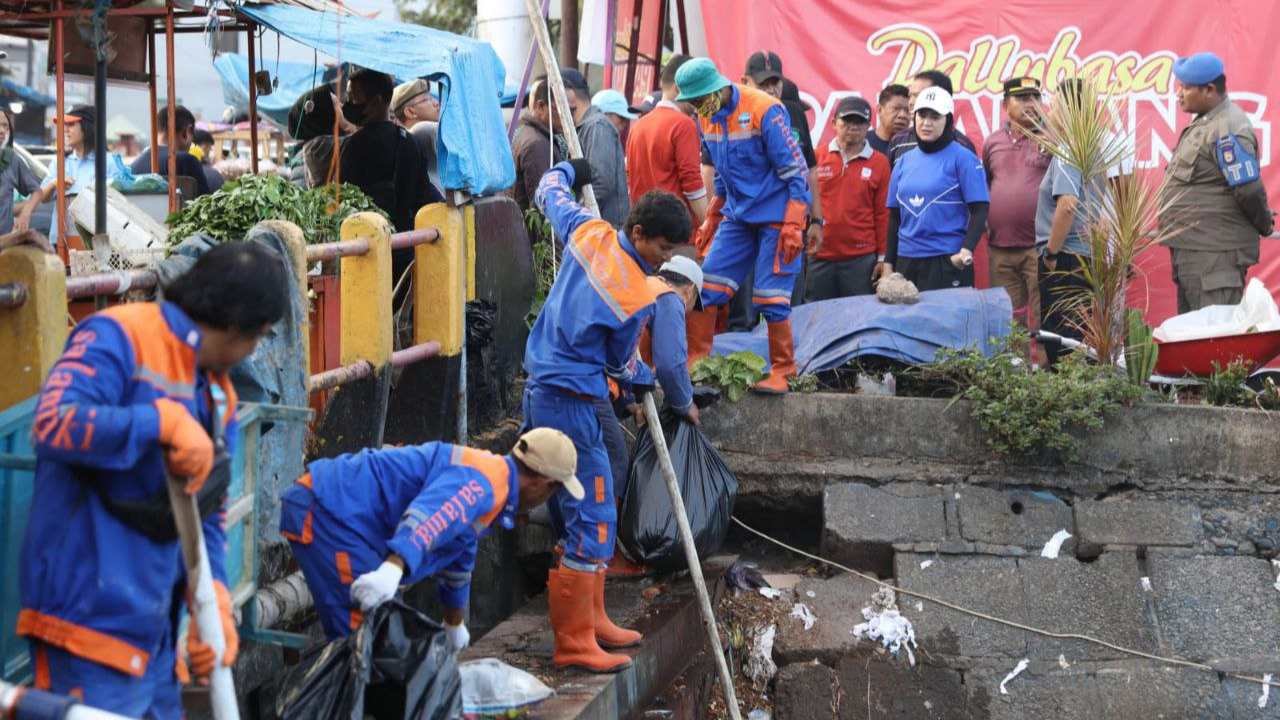 Peringati Hari Lingkungan Hidup Sedunia, Fatmawati Rusdi Serukan Jangan Buang Sampah di Kanal