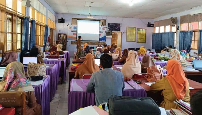 SMAN 18 Makassar Gelar In House Training Kurikulum Merdeka