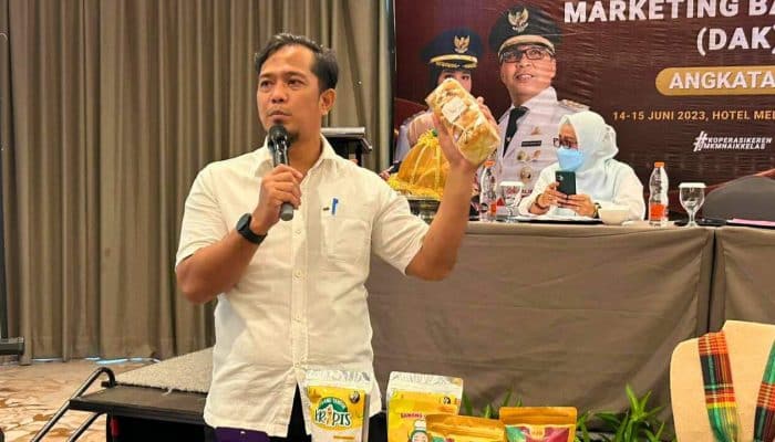 Diskop Makassar Berikan Pelatihan Optimalisasi Digital Marketing bagi UMKM