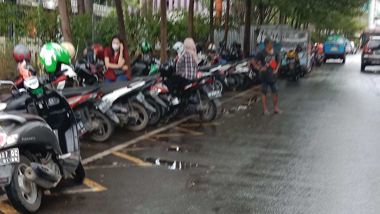 Kabid Sarpras Dishub Makassar Sebut Rambu Biku-Biku merupakan Lokasi Parkir 2 Kabid Sarpras Dishub Makassar Sebut Rambu Biku-Biku merupakan Lokasi Parkir