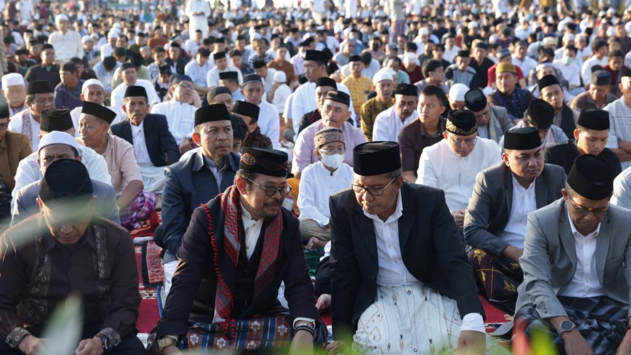 Menteri SYL Bersama Danny Pomanto Salat Idul Adha di Karebosi