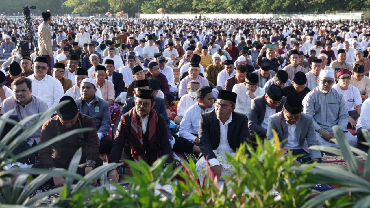 Menteri SYL Bersama Danny Pomanto Salat Idul Adha di Karebosi