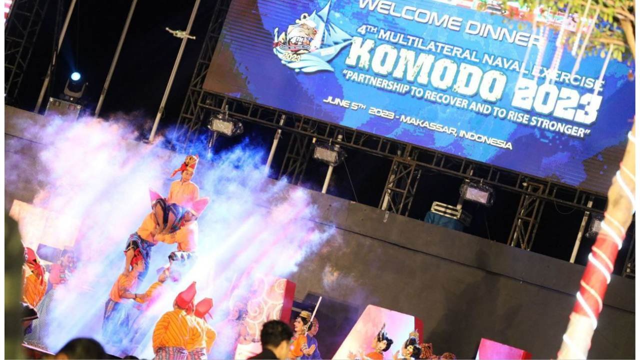 Wali Kota Akrabkan Budaya Makassar Kepada Ratusan Jenderal MNEK dalam Gala Dinner