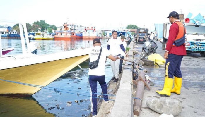Coastal Clean Up, Pelindo Group Gelar Aksi Bersih Pantai Paotere Makassar