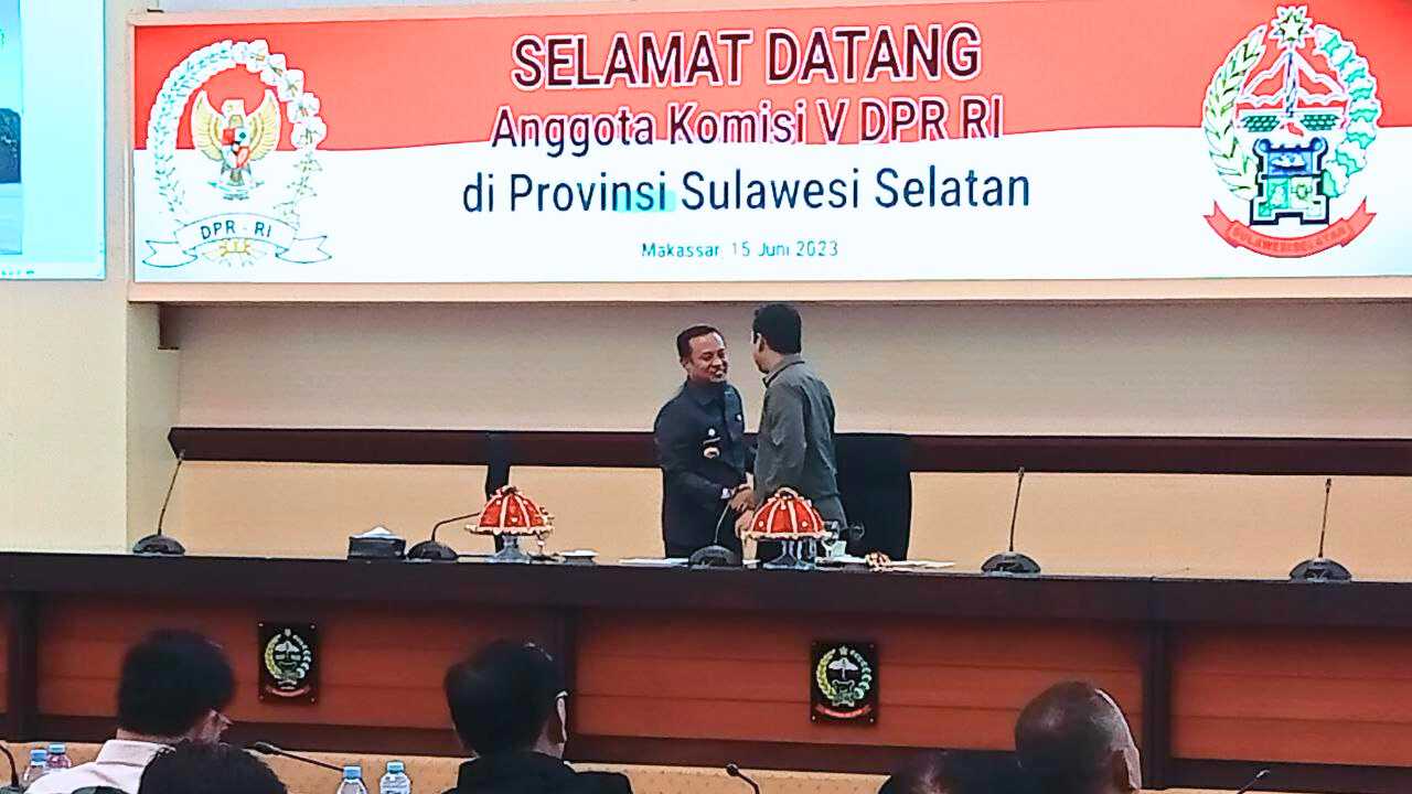 Jika Lahan Tak Bermasalah, Komisi V DPR RI Pasti Dukung Pembangunan Stadion Mattoanging 2 Wakil Ketua Komisi V DPR RI Andi Iwan Darmawan Aras