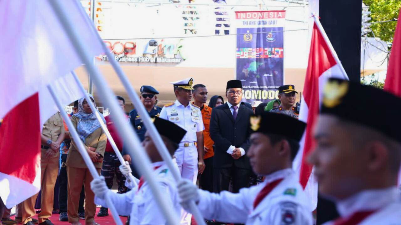 Danny Pomanto-Brigjen TNI Amir Kasman Lepas Peserta City Parade MNEK 2023 2 Danny Pomanto-Brigjen TNI Amir Kasman Lepas Peserta City Parade MNEK 2023
