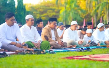 Ratusan Jemaah Salat Idul Adha Padati Pelataran Kantor Pusat Semen Tonasa
