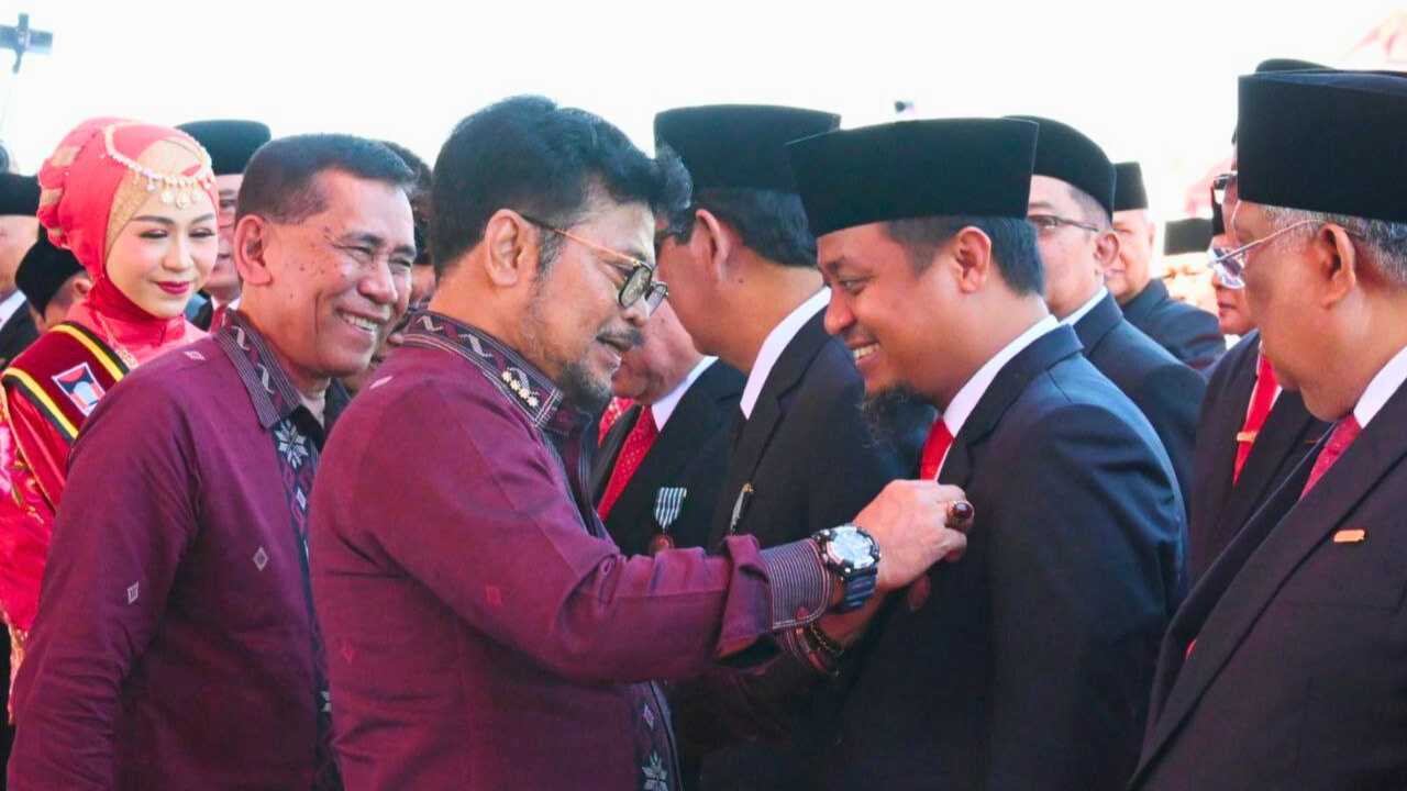 Gubernur Andi Sudirman Terima Penghargaan Satyalancana Wira Karya dari Presiden