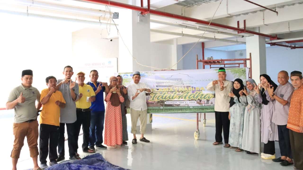 Civitas Akademika PTN & UT Makassar Bagi Ratusan Kantong Hewan Qurban Idul Adha 1444
